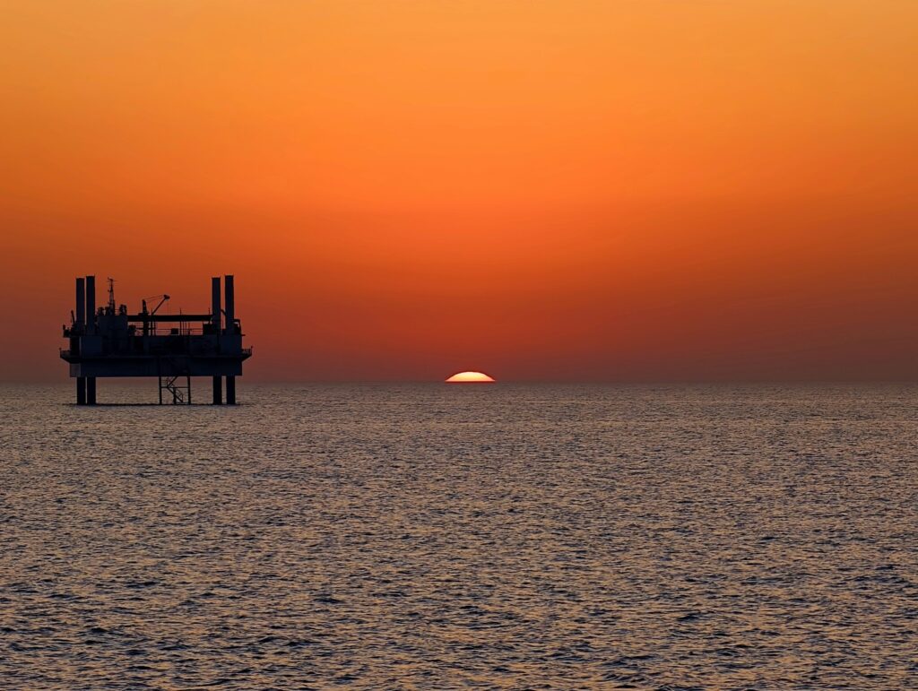 Solen sænker sig over olieindustrien i Danmark og globalt